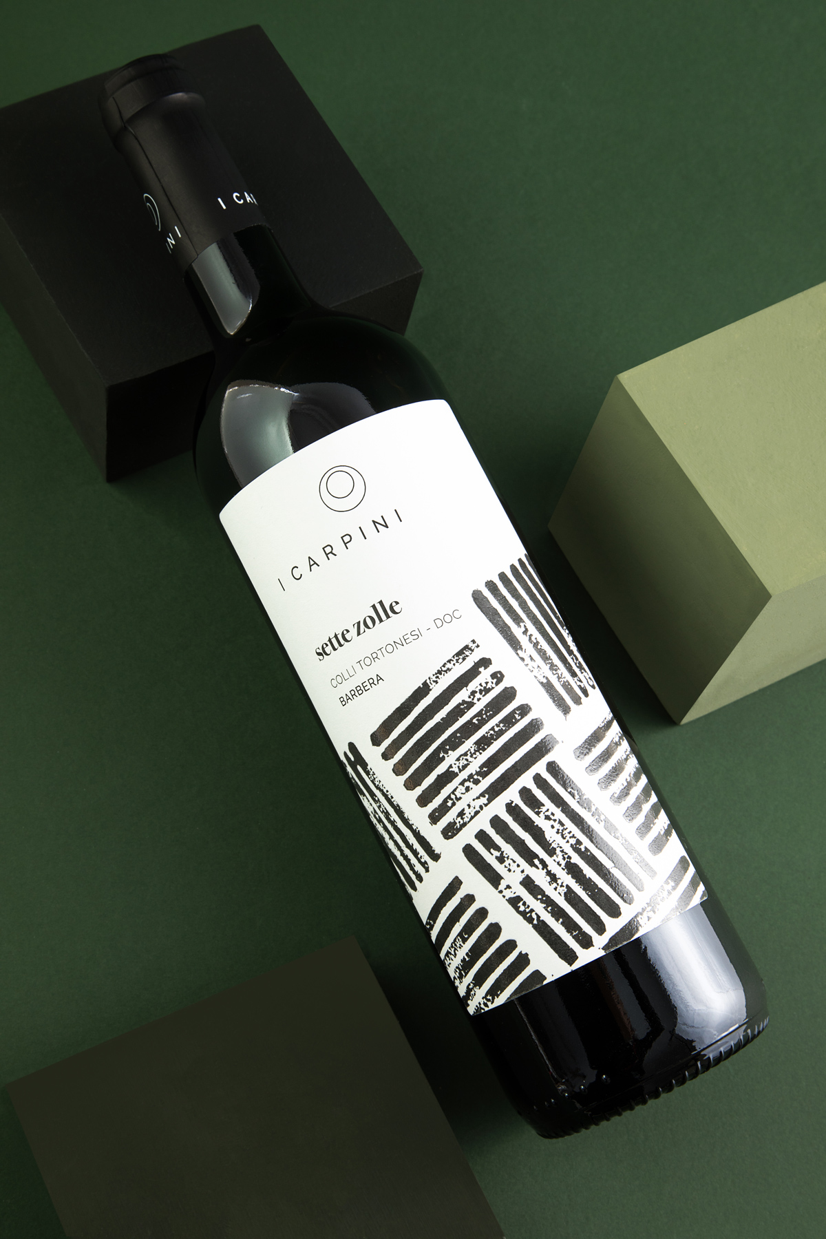 SETTE_ZOLLE_FRONTE_Barbera_i_carpini_wine_pscksging_design_wine_design_drogheria_studio_ROSSO_BASSA-1